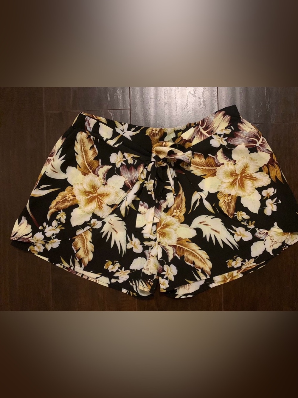 Black Floral Tie-Front Women's Shorts